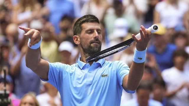 Novak plays on after few false notes, Alcaraz ruthless
