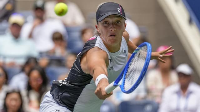 Swiatek, Gauff overcome wobbles to advance at US Open