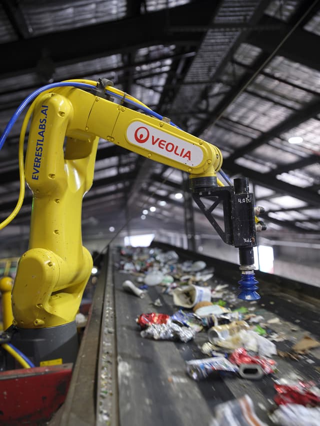 Veolia Adds EverestLabs' AI-Powered Recycling Robotics in First International Deployment