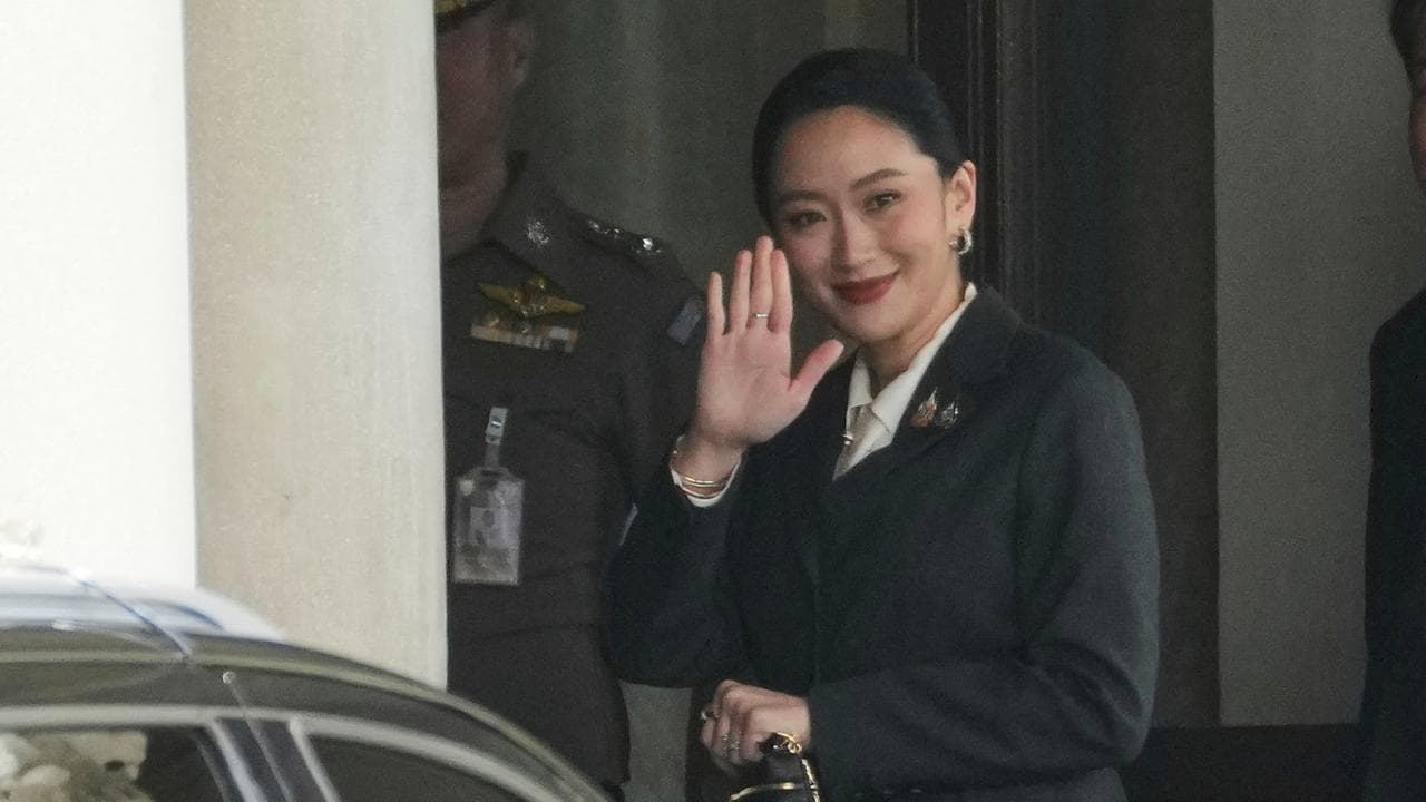 Thai court sacks PM over compromising phone call