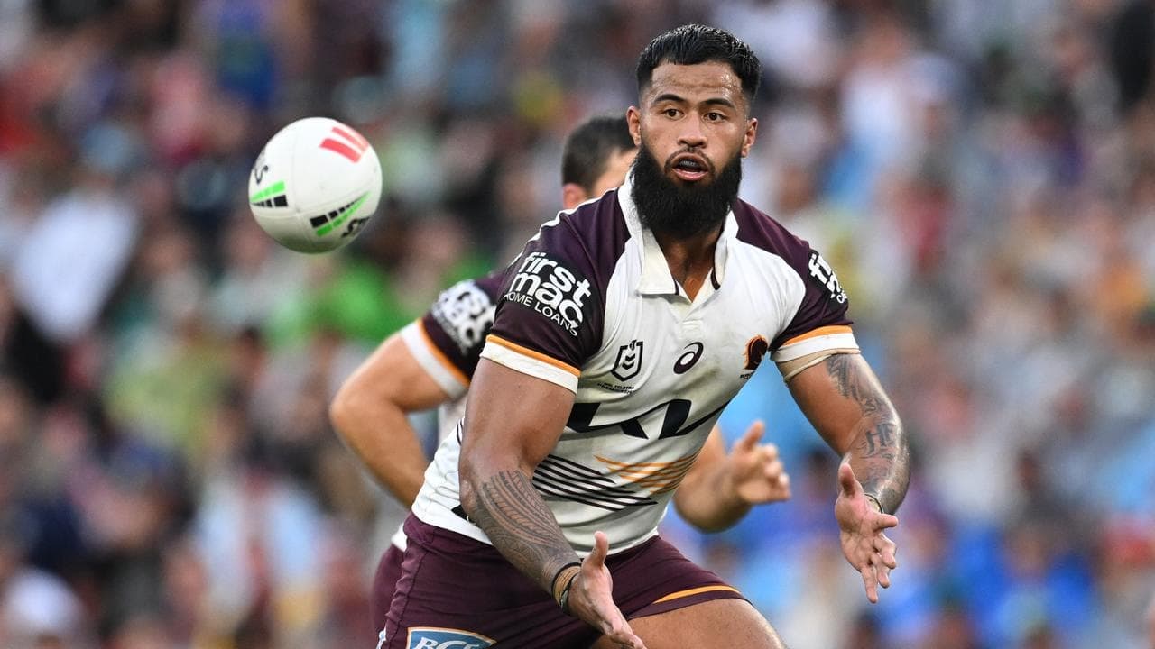 Haas recovers, set to tee off against Cowboys legend