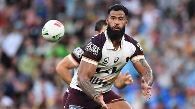 Haas recovers, set to tee off against Cowboys legend