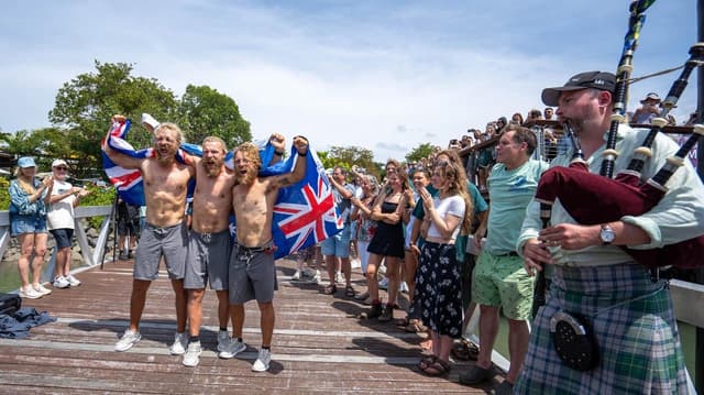 Brothers set record with 140-day row across the Pacific