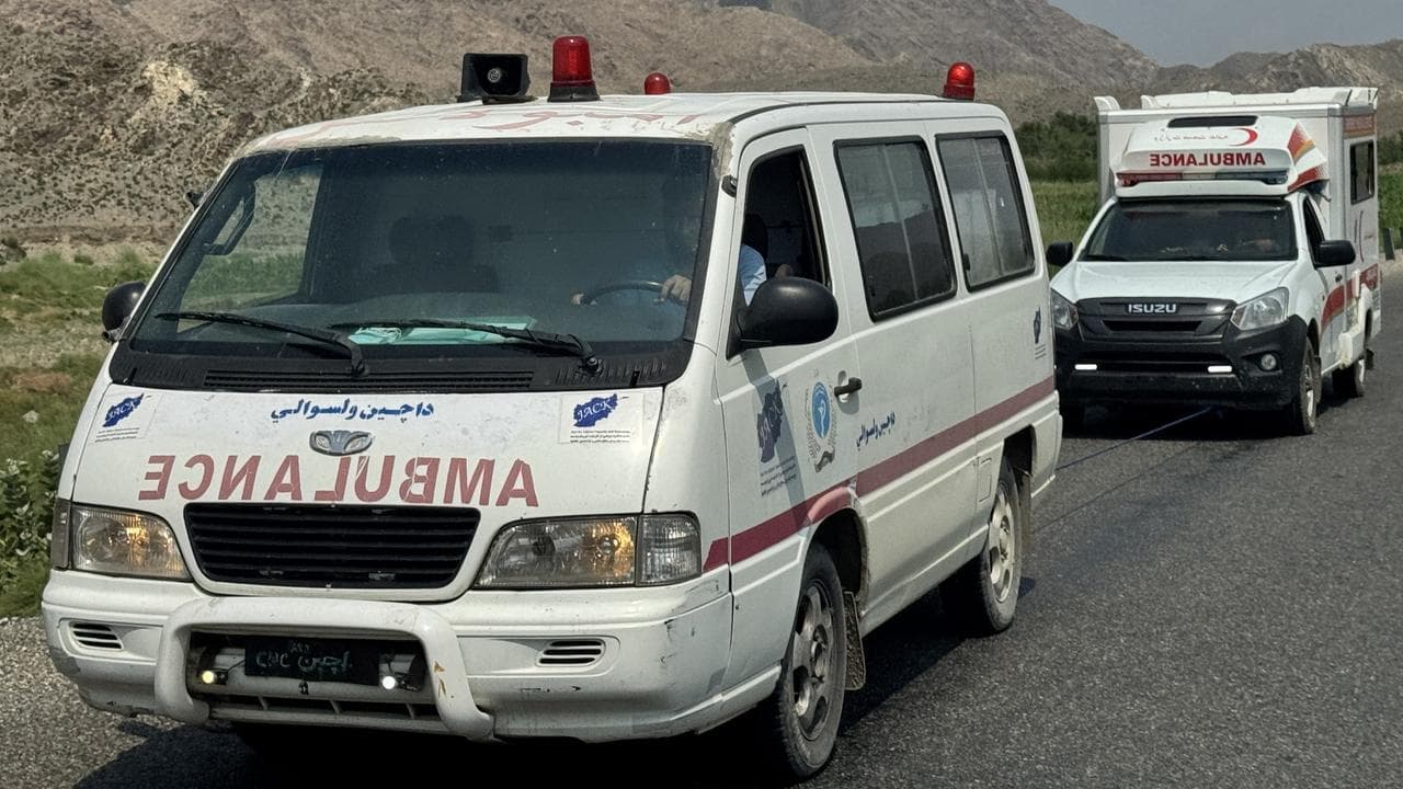 Afghanistan quake kills 800, at least 2500 injured