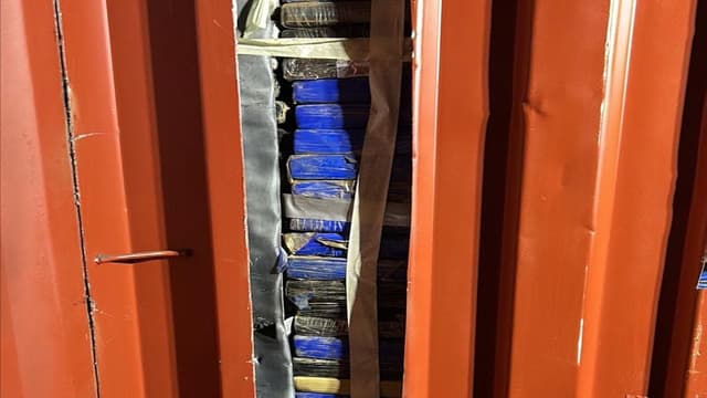 'Corrupt' dockers accused of hiding drugs in false wall