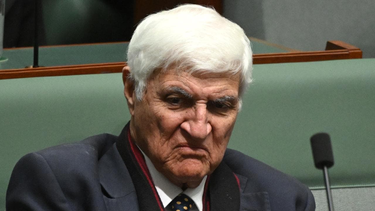 Bob Katter in strife for threatening to punch reporter