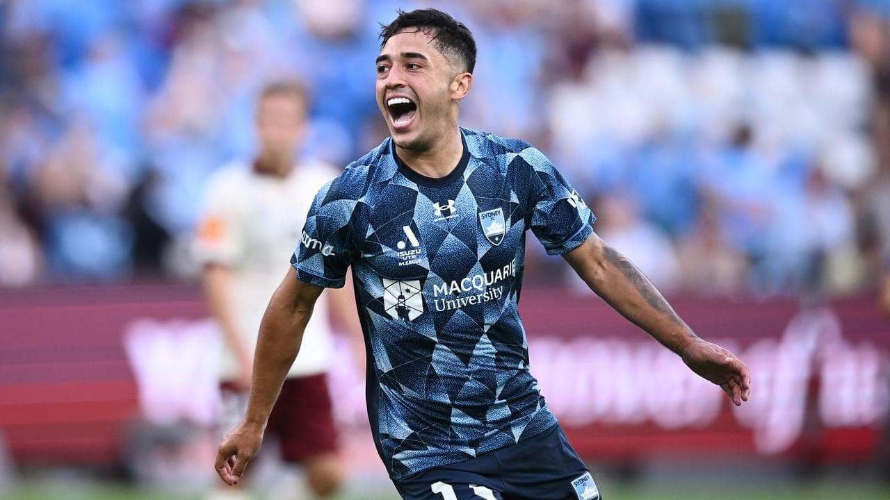 One out, one in: Sydney add Peruvian international