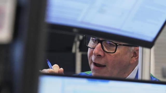 Wall Street gains as data keeps rate cut views intact