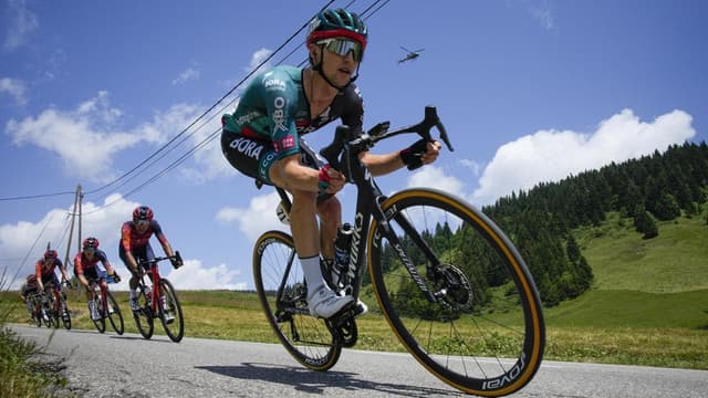 Hindley keeps driving in his push for Vuelta podium