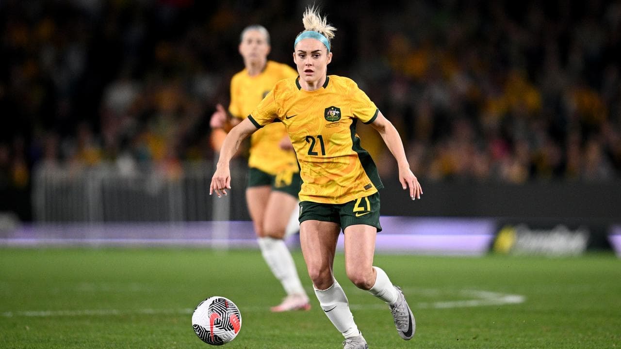 Carpenter leads Matildas' charge on WSL opening weekend