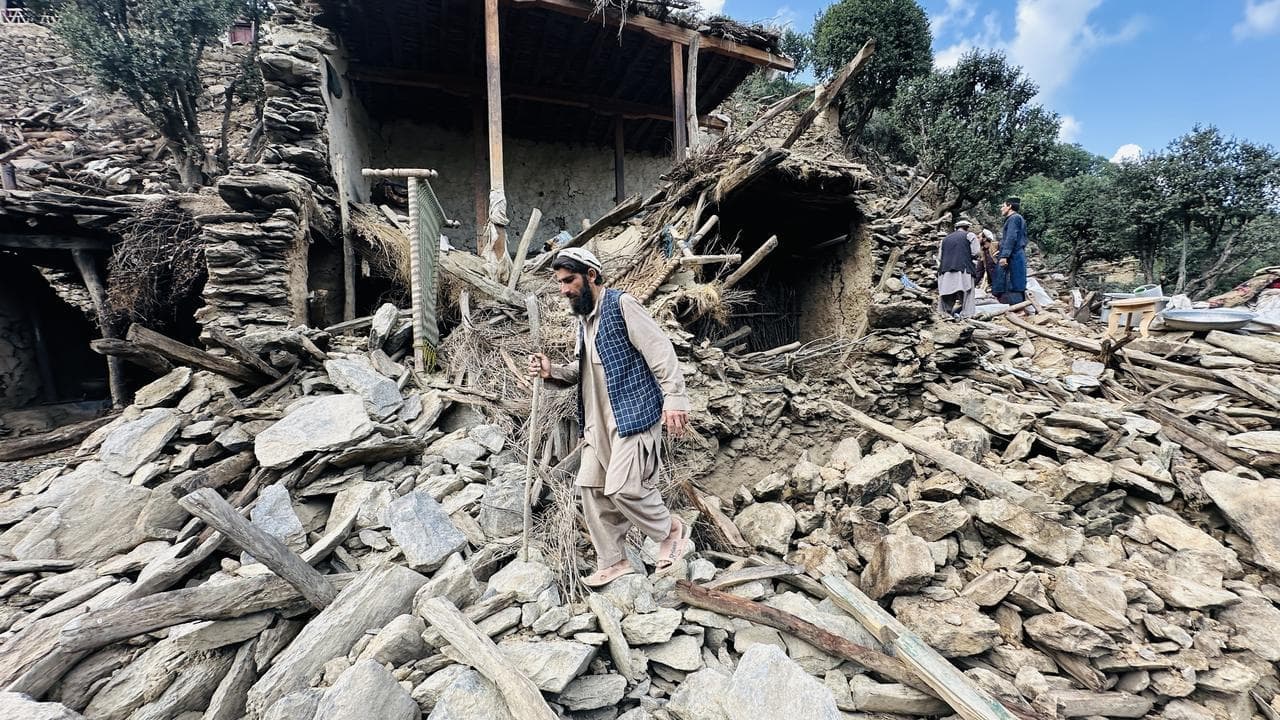 Afghan quake survivors refuse to return to villages