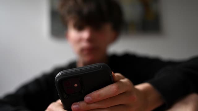 Crackdown on 'lawful but awful' content to protect kids