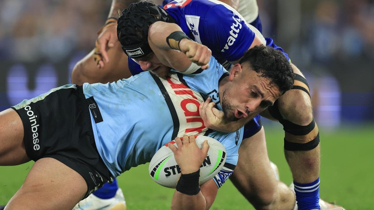 Boost on eve of finals as Sharks re-sign star