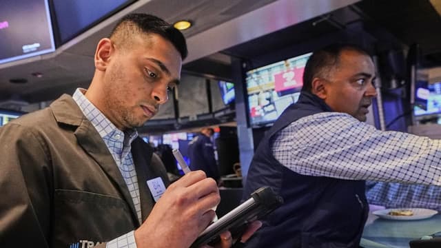 Wall Street advances as Oracle soars on AI optimism