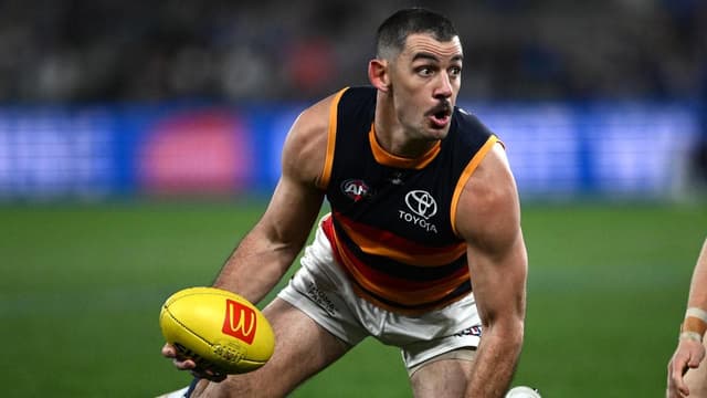 'Time's running out': Crows veterans yet to make call