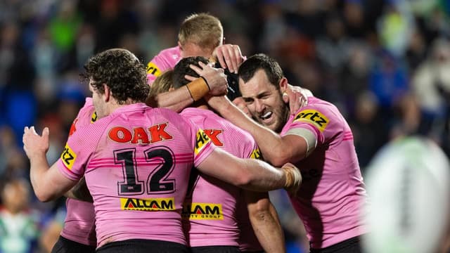 Panthers oust Warriors to keep five-peat hopes alive
