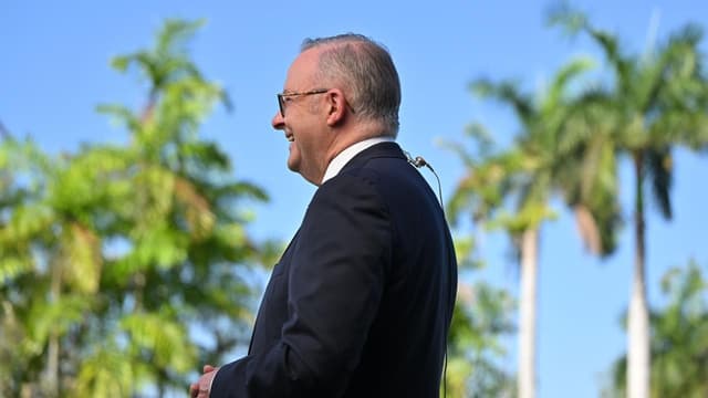 PM hopes for snappy signing of 'crocodile' defence pact