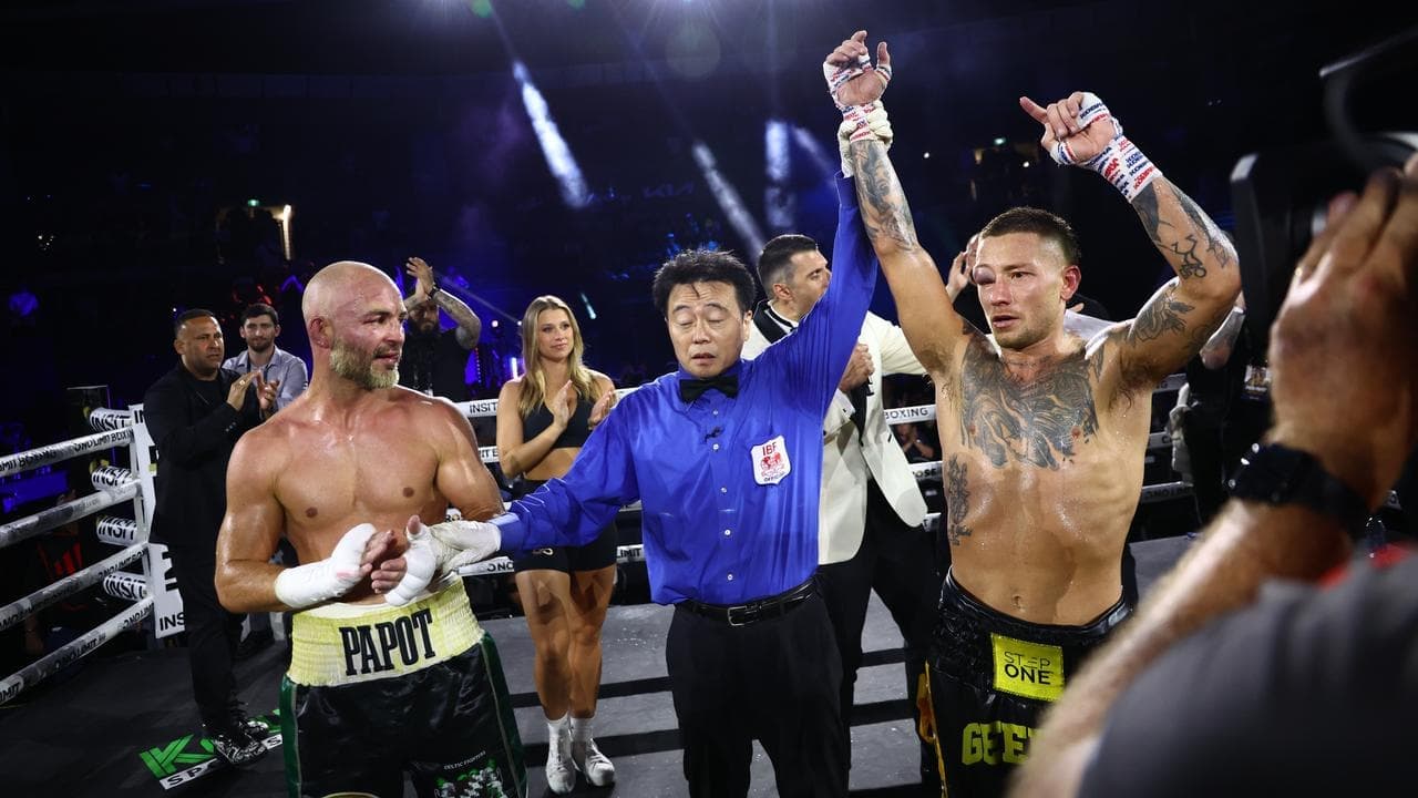 One-eyed Paro rallies to win on welterweight debut