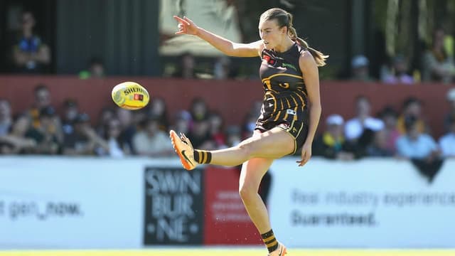 Hawks hold on after Magpies fourth-quarter scare