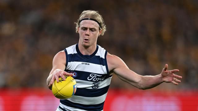 Guthrie lends injured star support as Cats eye AFL GF
