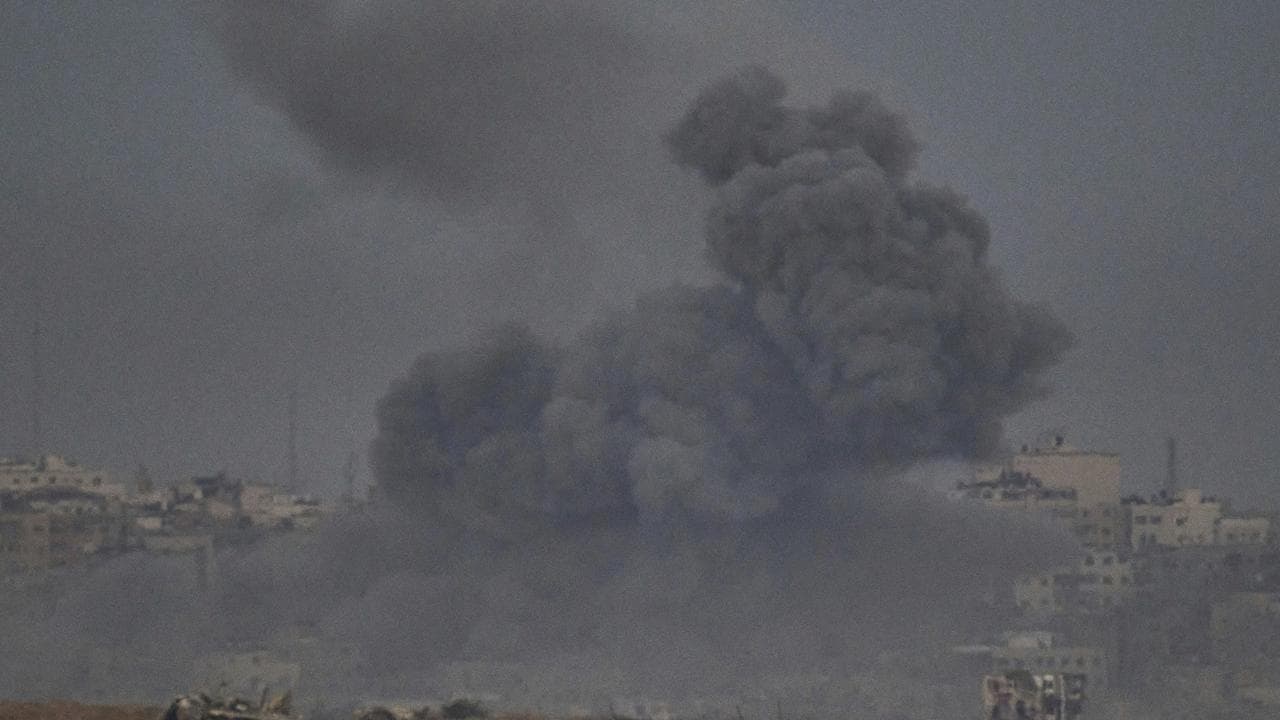 Israeli strikes kill 14 in Gaza as Palestinians flee