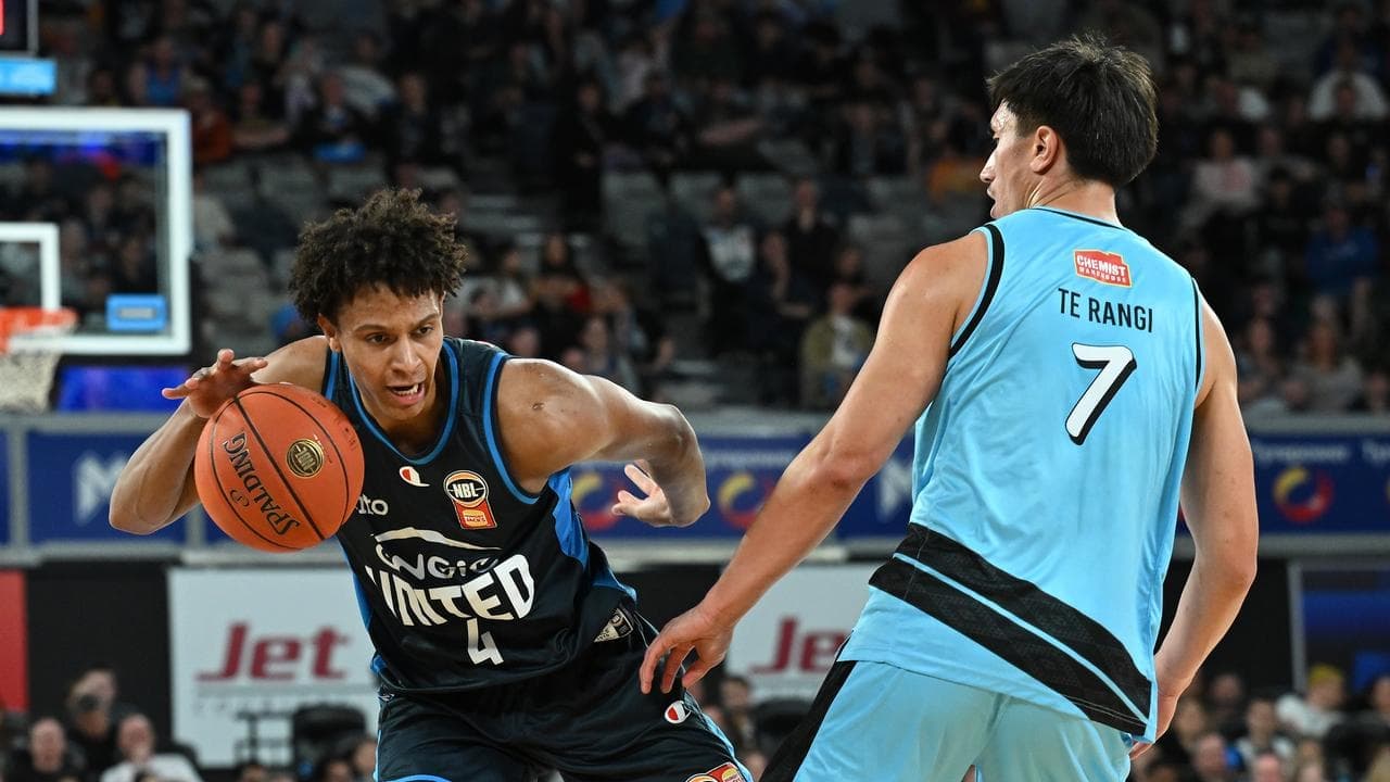 United front as Breakers battle in NBL opening round