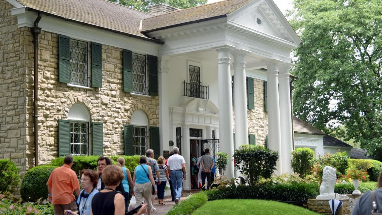 Woman jailed over plot to sell Presley's Graceland
