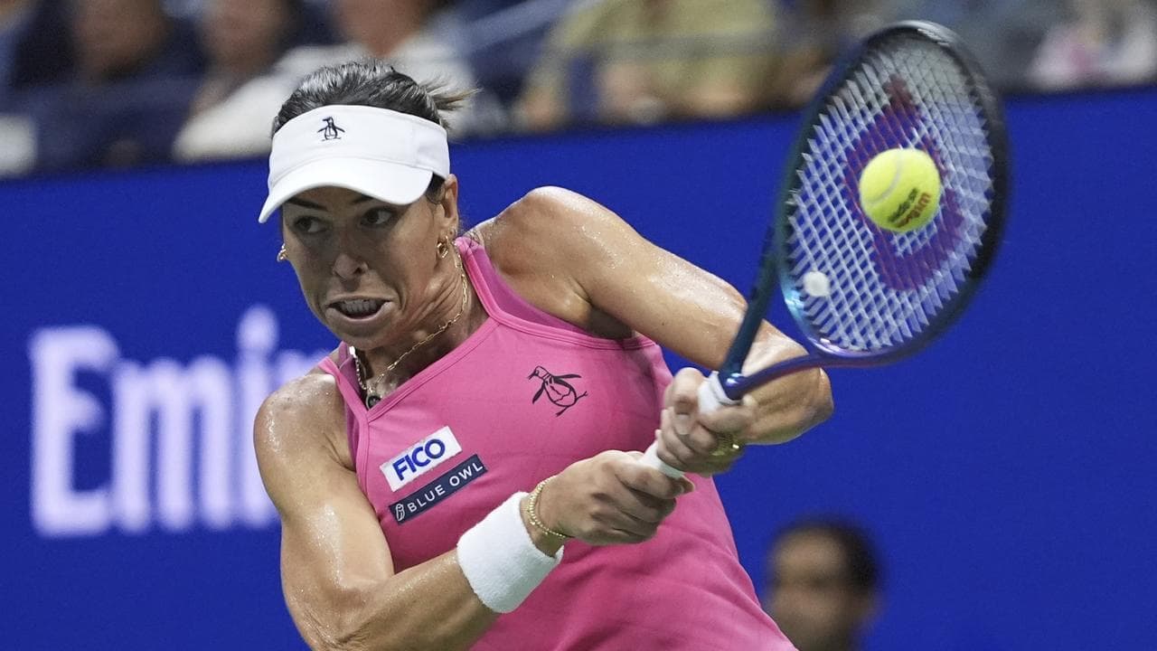 Aussie comeback queen, teen advance in China