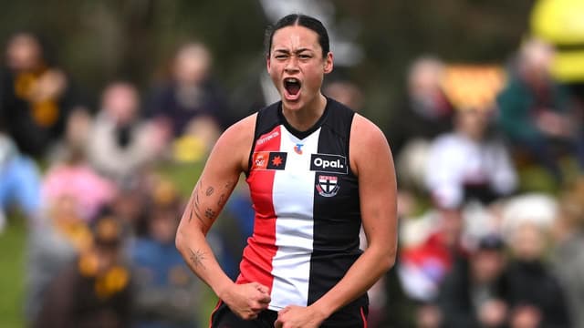 Wardlaw kicks four as Saints surge to comeback win