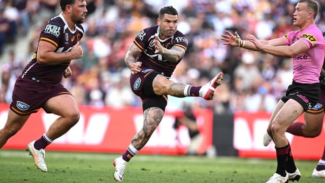 Broncos stun Panthers with Reynolds redemption