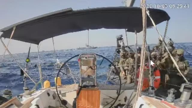 Israel intercepts the last boat from Gaza flotilla