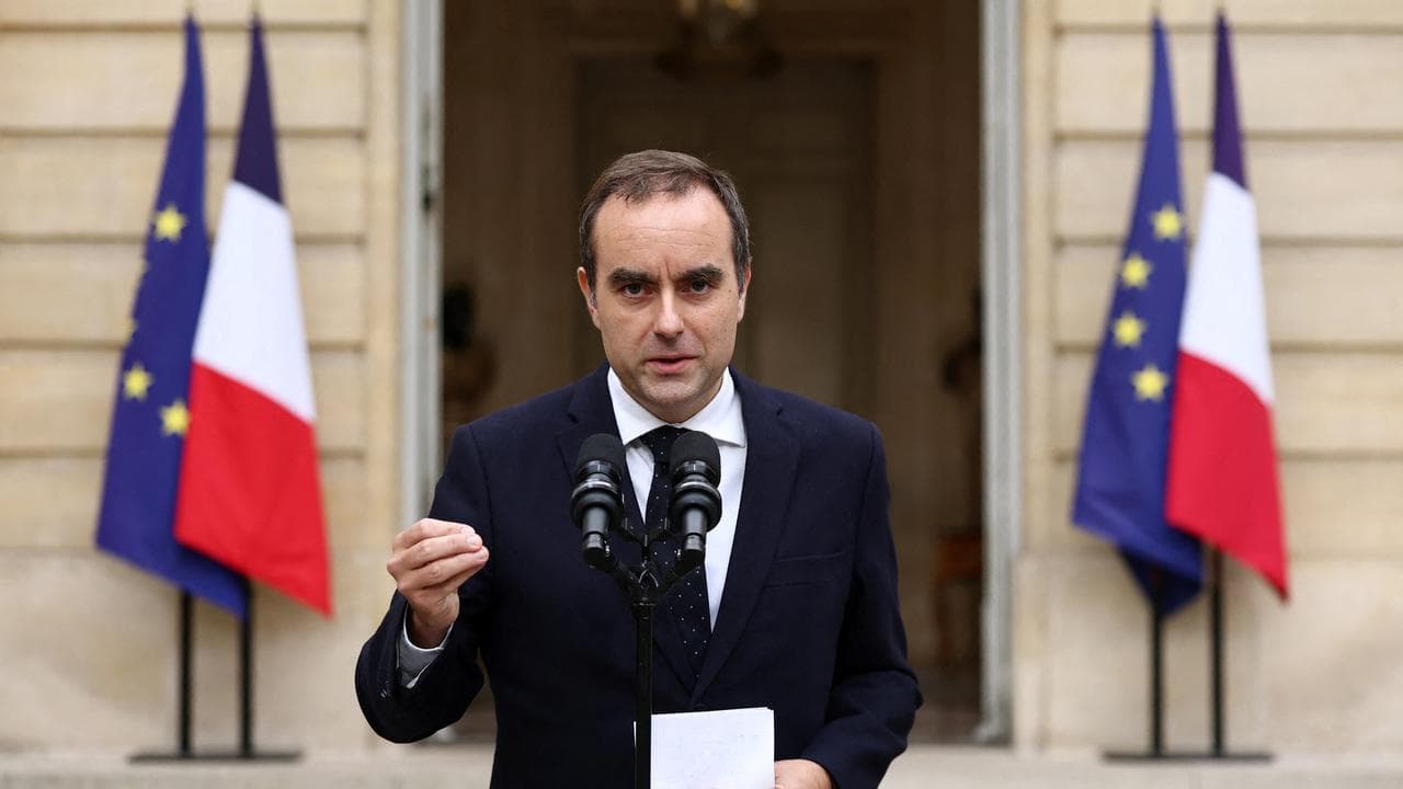 French crisis deepens as government quits after one day
