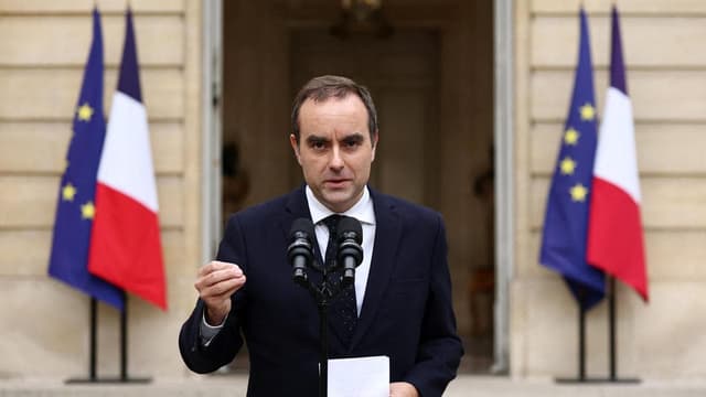 French crisis deepens as government quits after one day