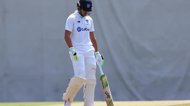 Lyon digs in as bowlers dominate in Perth