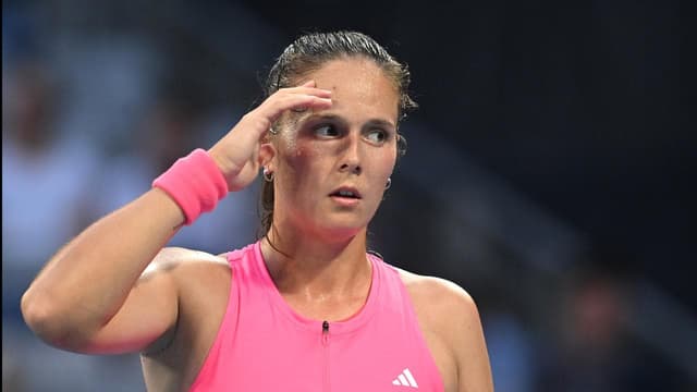 Australian tennis No.1 'at breaking point', takes pause
