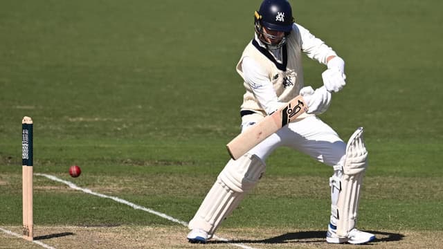 Handscomb shines before SA pair dig in with key stand