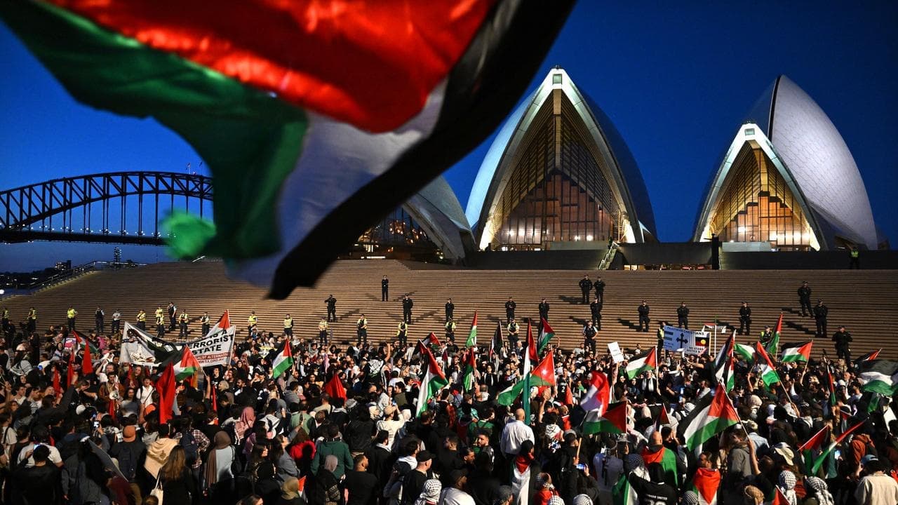 Opera House rally 'can be done' safely despite risks