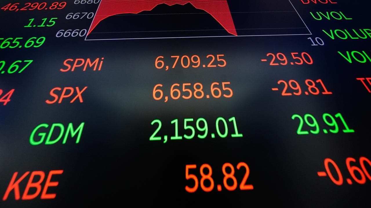 S&P 500, Nasdaq end higher amid Fed concerns