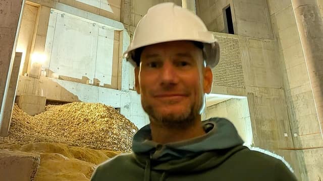 Sculpture worker says he was sacked after safety alarm