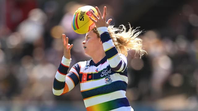 Prespakis fires in AFLW milestone as Cats sink Giants