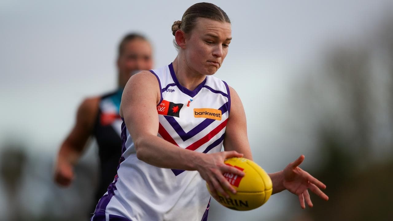 Dockers keep AFLW finals hopes alive with narrow win