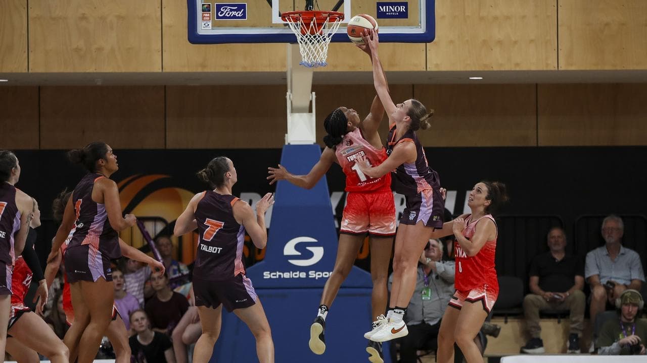 Adelaide fall short after comeback against Lynx