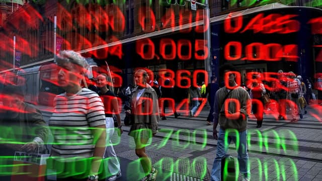 Banks help Australian shares rebound after weak start