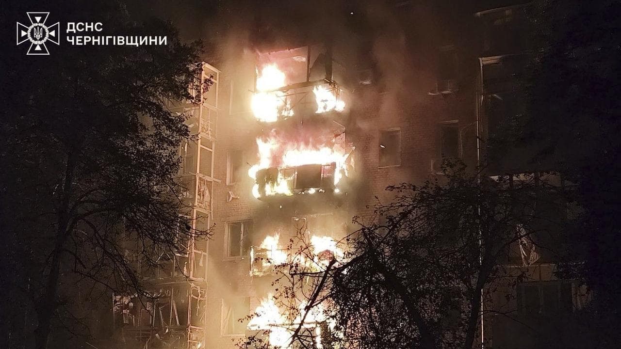 Strikes on Ukraine kill six, Putin-Trump summit shelved