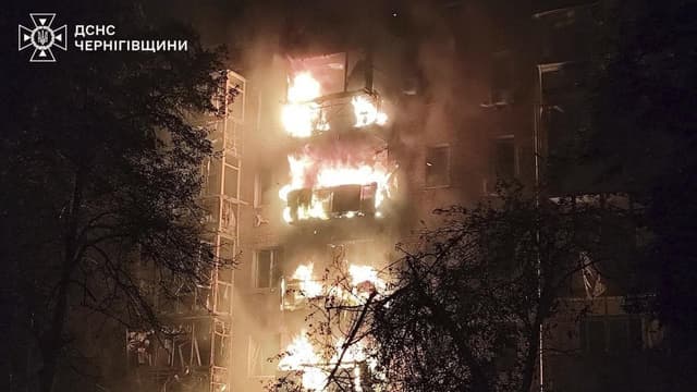 Strikes on Ukraine kill six, Putin-Trump summit shelved
