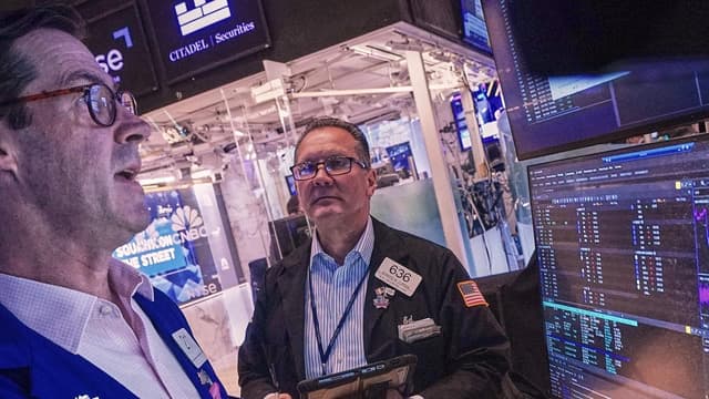 Wall Street ends higher amid mixed earnings