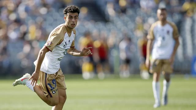 Badolato hat-trick powers Jets to win over Victory