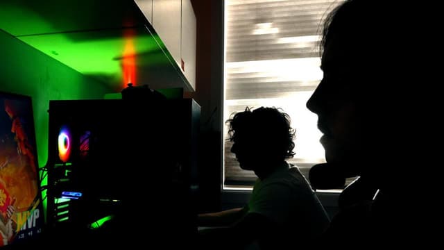 Tech giants agree to teen ban but give dark warning