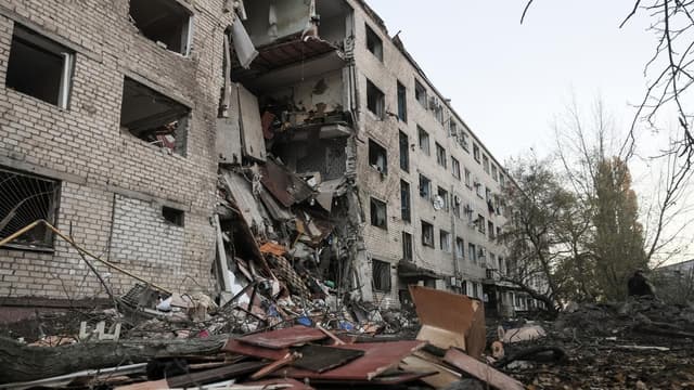 Russia strikes Ukraine energy grid, killing six