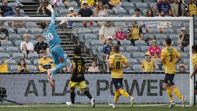 Redmayne heroics help Mariners snag Phoenix draw